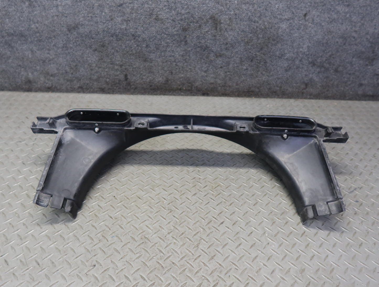 1984-1986 Porsche 928 S Engine Motor Radiator Cooling Fan Shroud