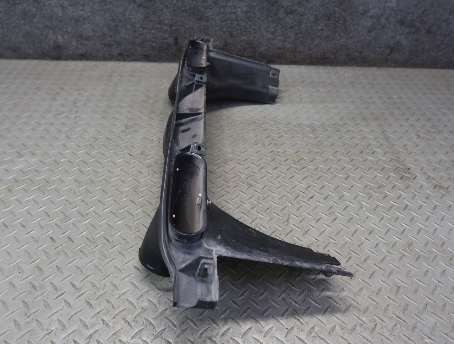 1984-1986 Porsche 928 S Engine Motor Radiator Cooling Fan Shroud