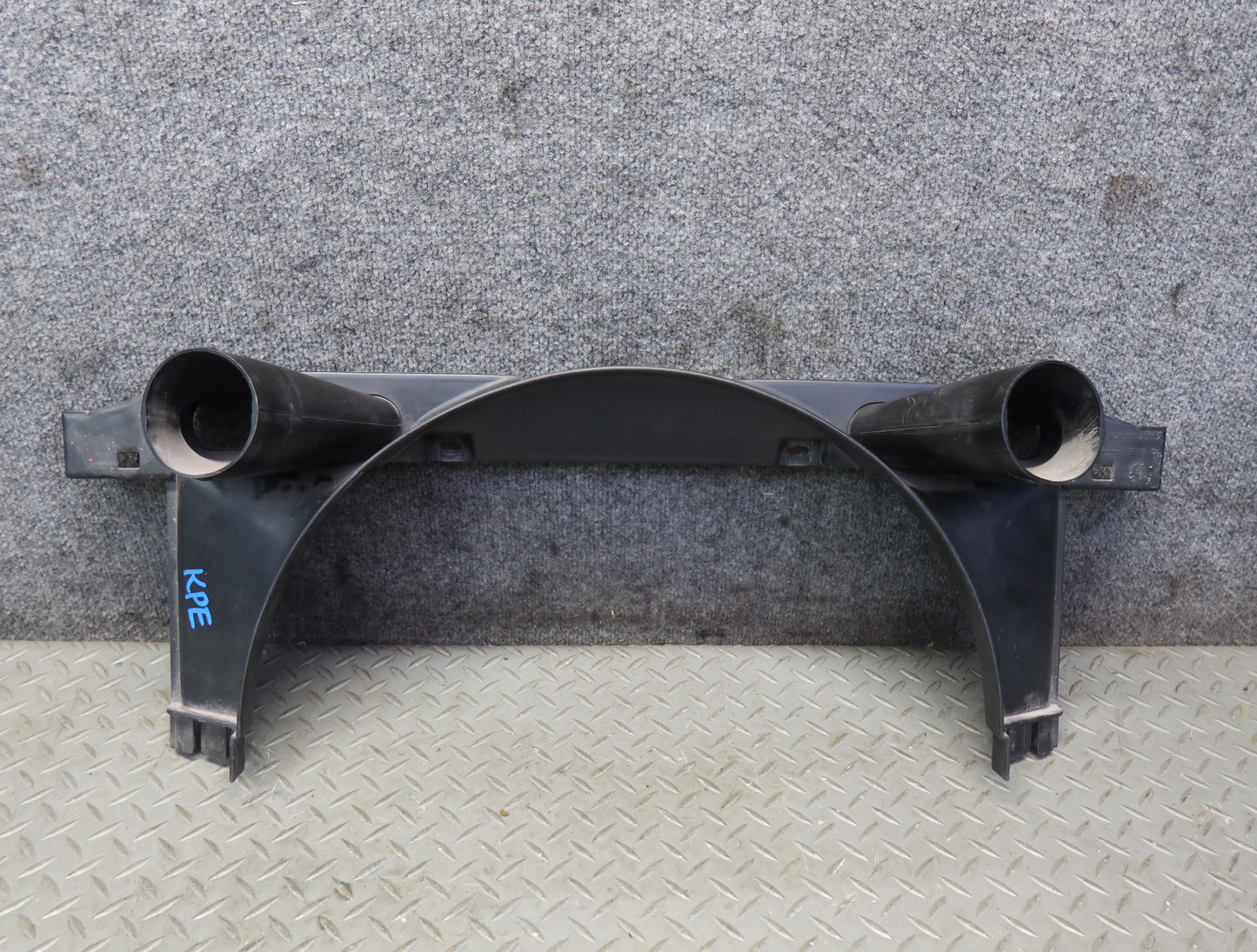 1984-1986 Porsche 928 S Engine Motor Radiator Cooling Fan Shroud