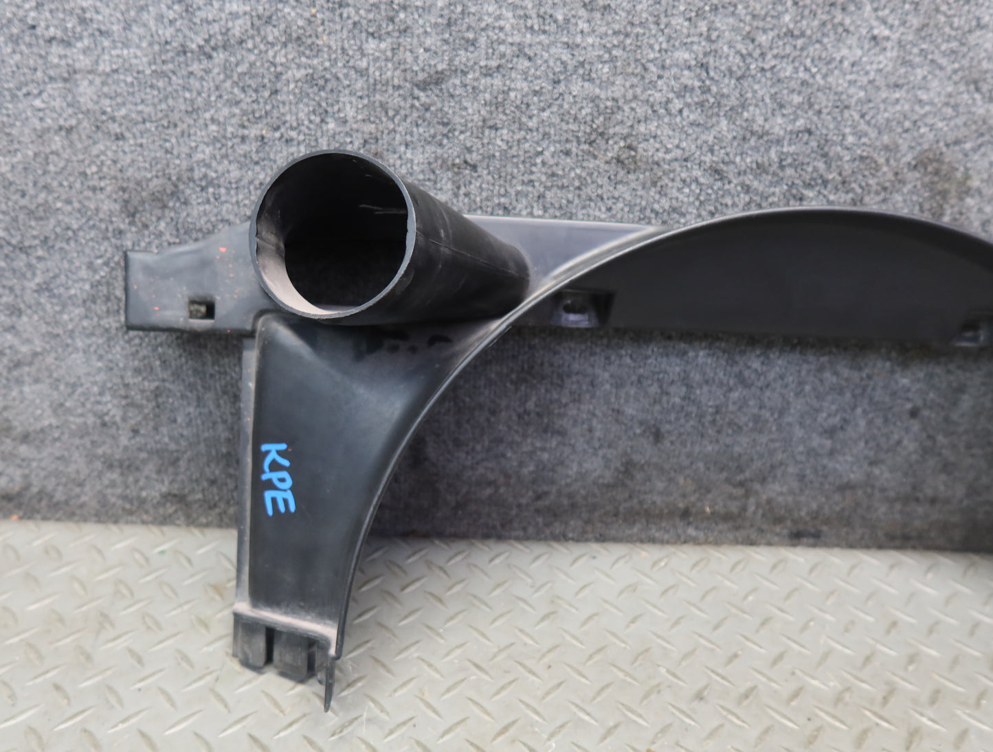 1984-1986 Porsche 928 S Engine Motor Radiator Cooling Fan Shroud
