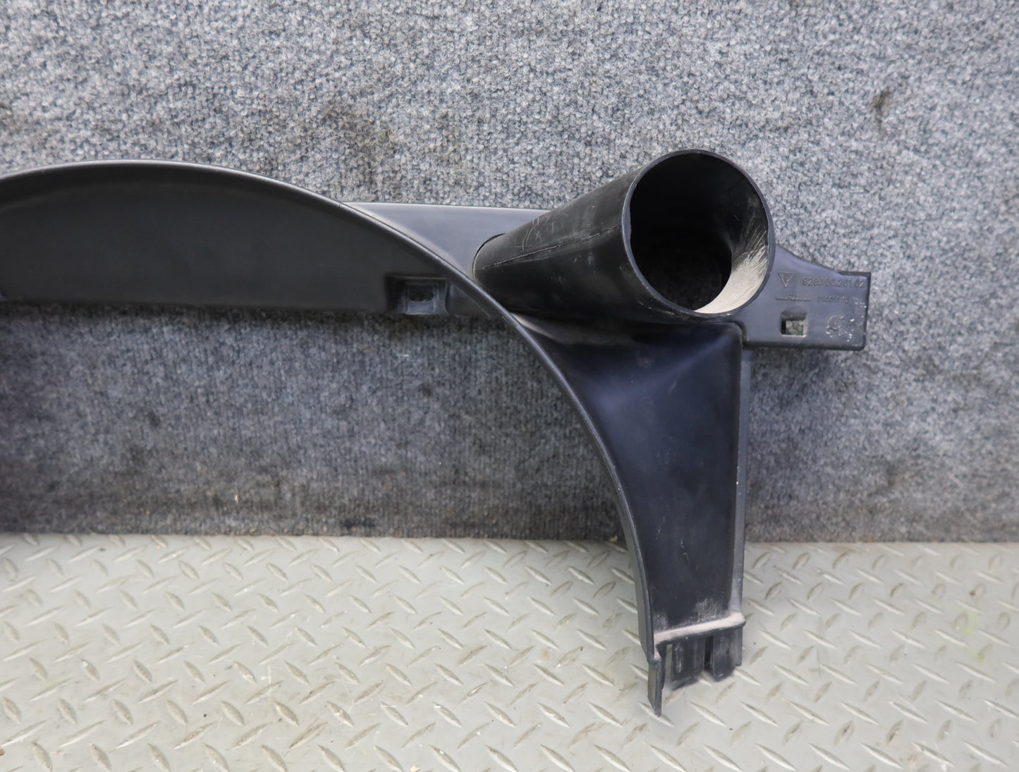 1984-1986 Porsche 928 S Engine Motor Radiator Cooling Fan Shroud