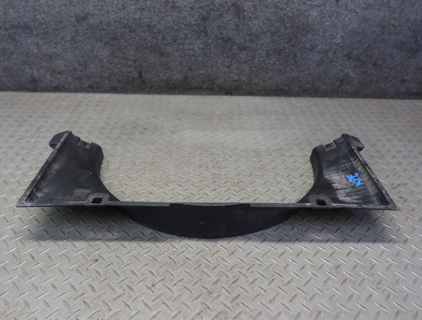 1984-1986 Porsche 928 S Engine Motor Radiator Cooling Fan Shroud