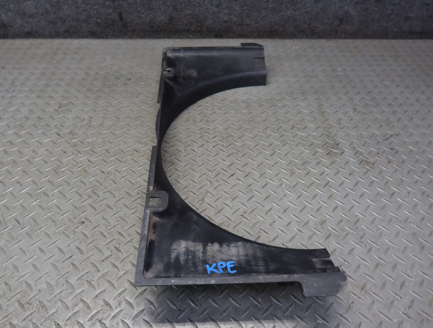 1984-1986 Porsche 928 S Engine Motor Radiator Cooling Fan Shroud