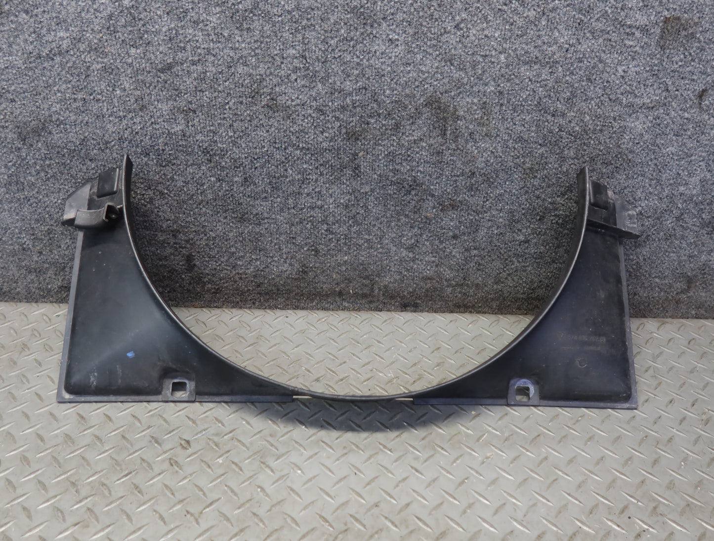 1984-1986 Porsche 928 S Engine Motor Radiator Cooling Fan Shroud