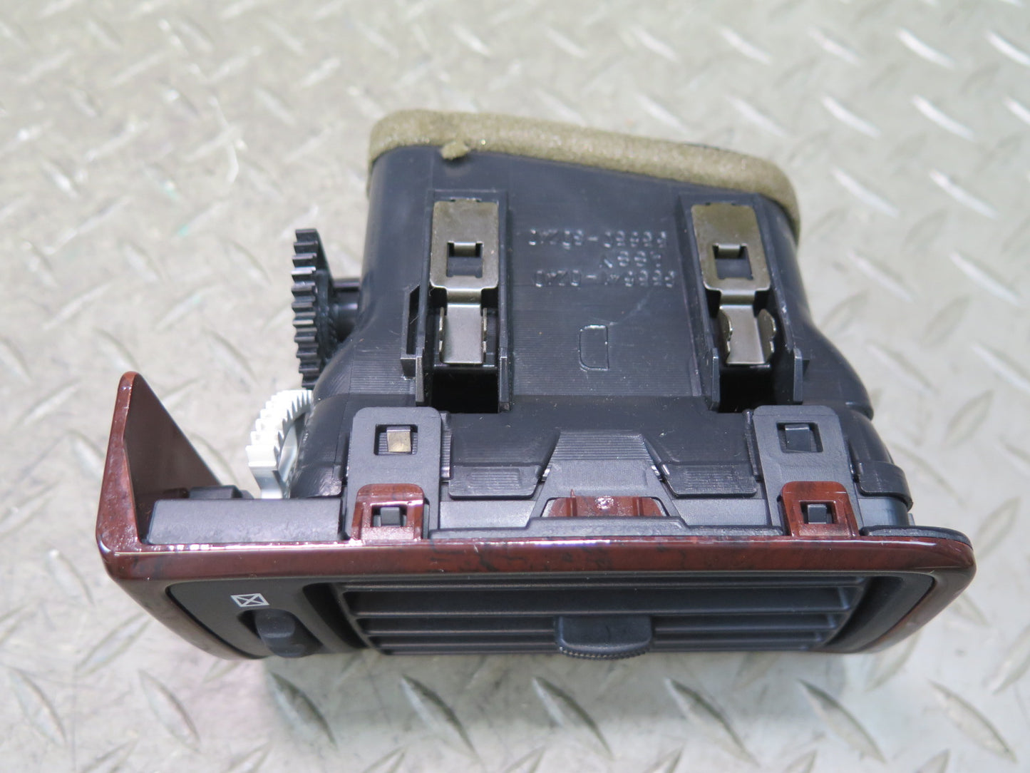 99-01 Toyota Crown JZS175 Dash Front Left & Right A/C Air Vent Wood Set OEM