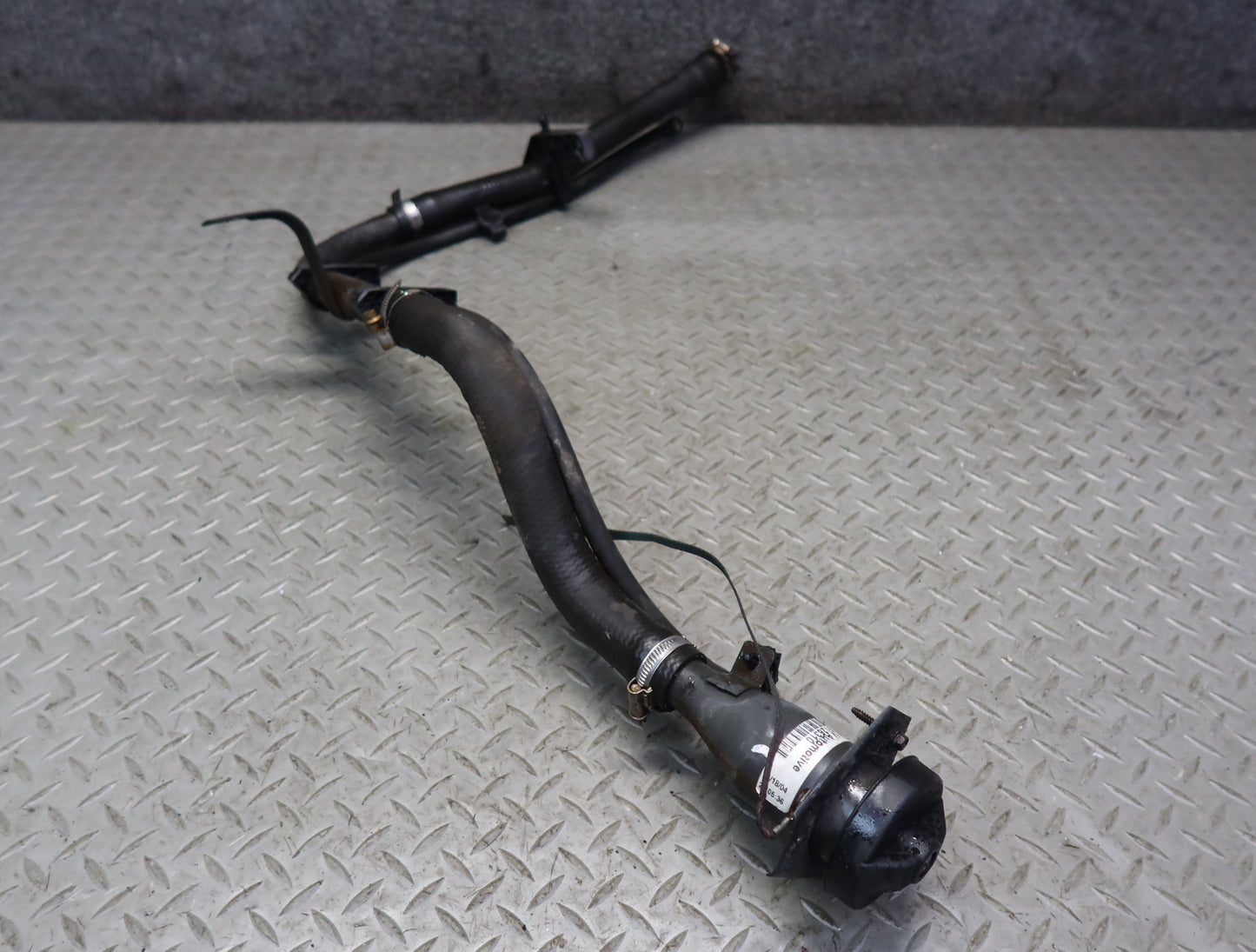 2004-2007 Hummer H2 Fuel Tank Filler Neck Pipe Line 15125310