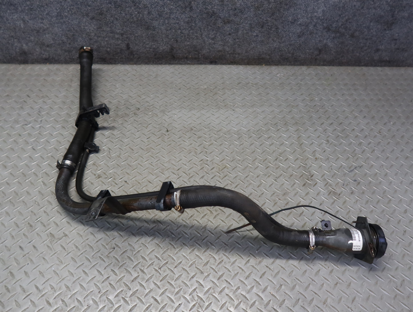 2004-2007 Hummer H2 Fuel Tank Filler Neck Pipe Line 15125310