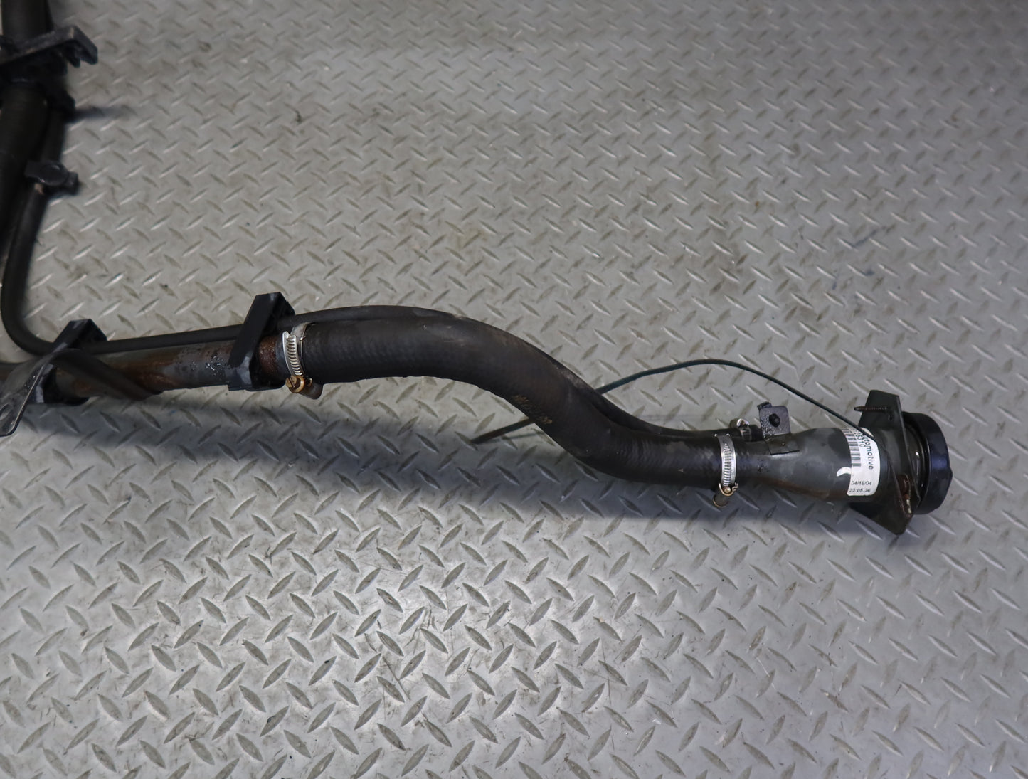 2004-2007 Hummer H2 Fuel Tank Filler Neck Pipe Line 15125310
