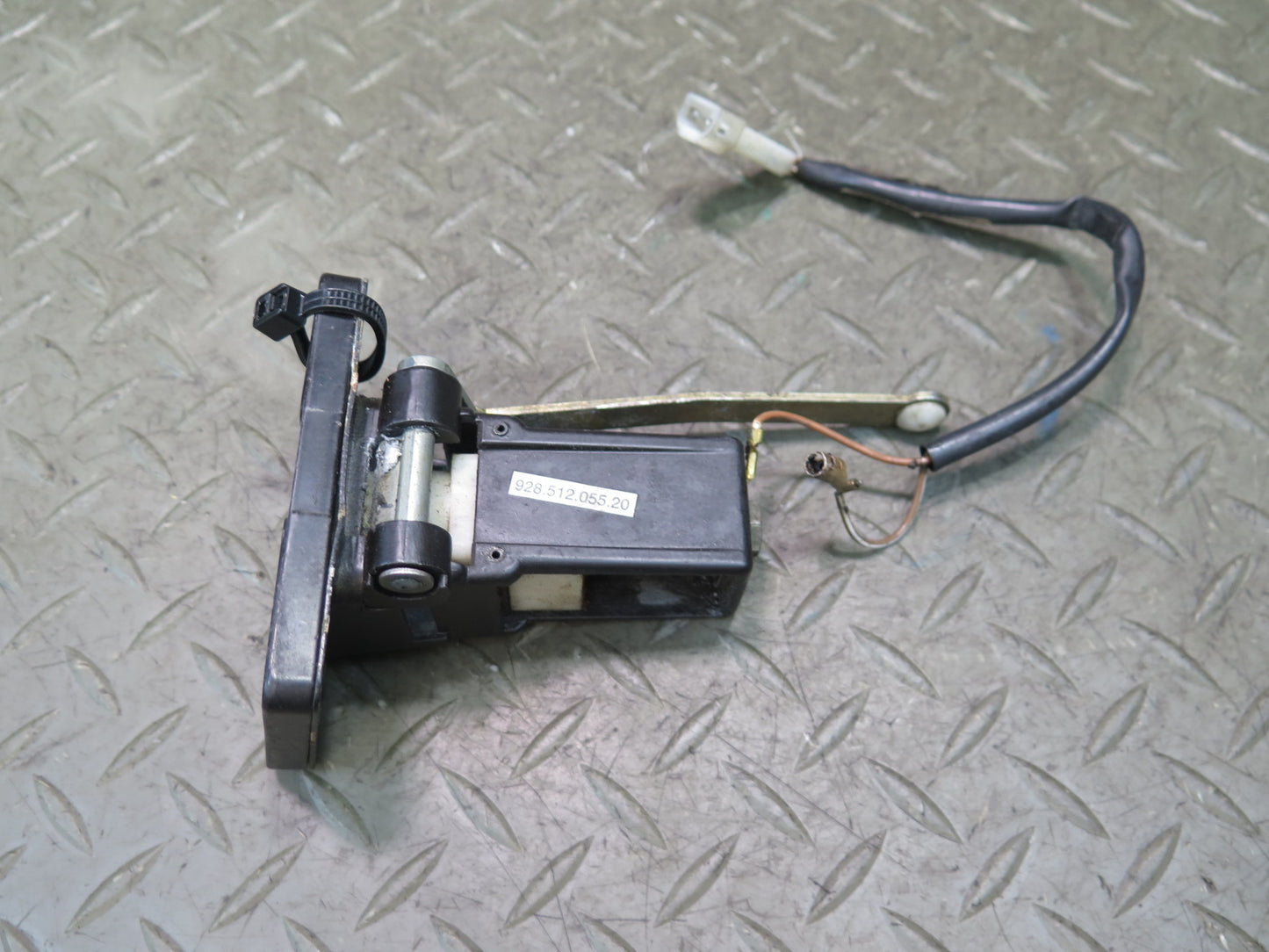 1984-1986 Porsche 928 Rear Trunk Hatch Lock Latch Receiver w Actuator Motor