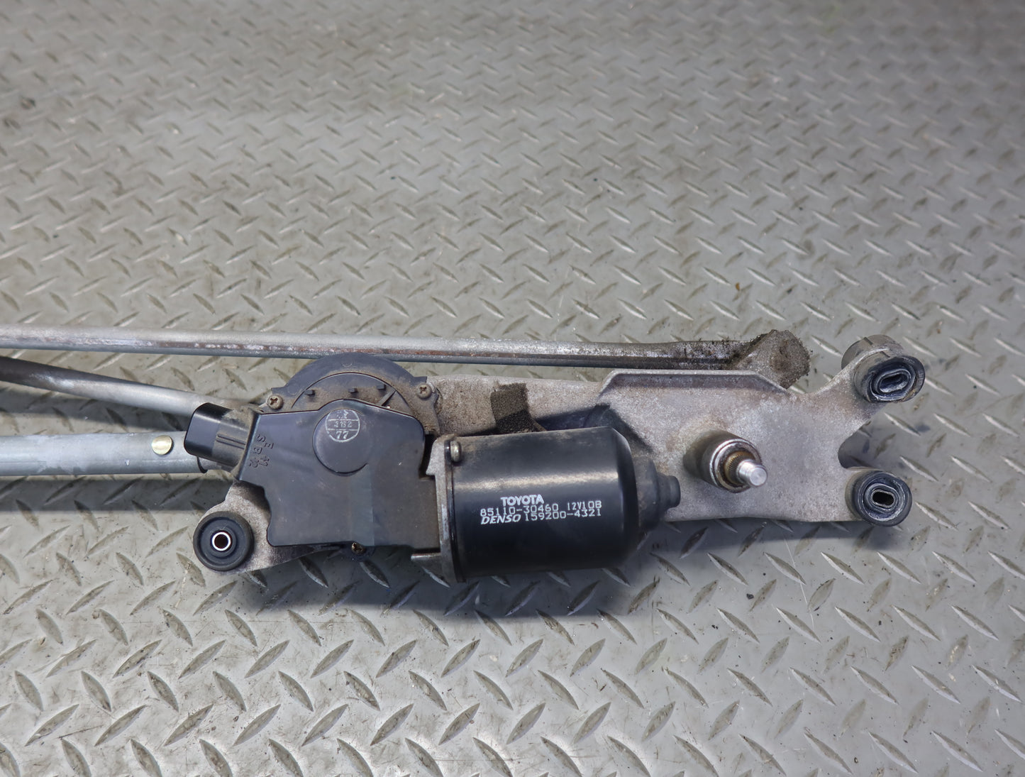 99-01 Toyota Crown JZS175 RHD Windshield Wiper Transmission Linkage w Motor OEM