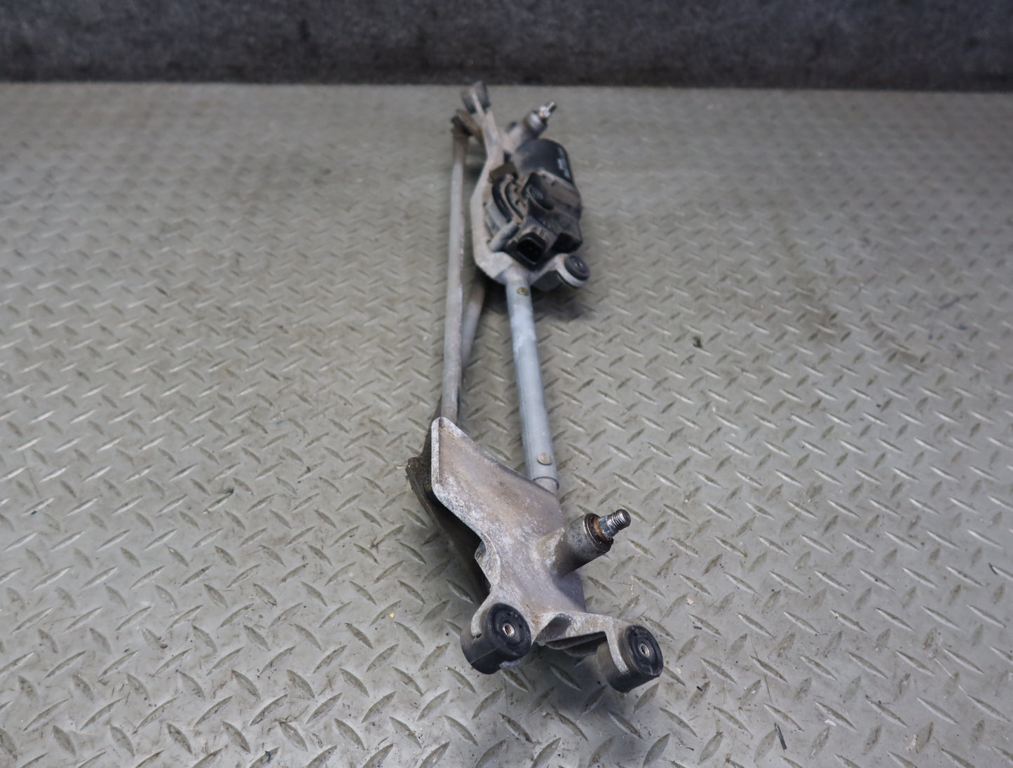 99-01 Toyota Crown JZS175 RHD Windshield Wiper Transmission Linkage w Motor OEM