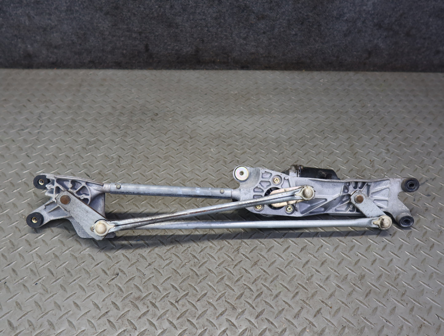99-01 Toyota Crown JZS175 RHD Windshield Wiper Transmission Linkage w Motor OEM
