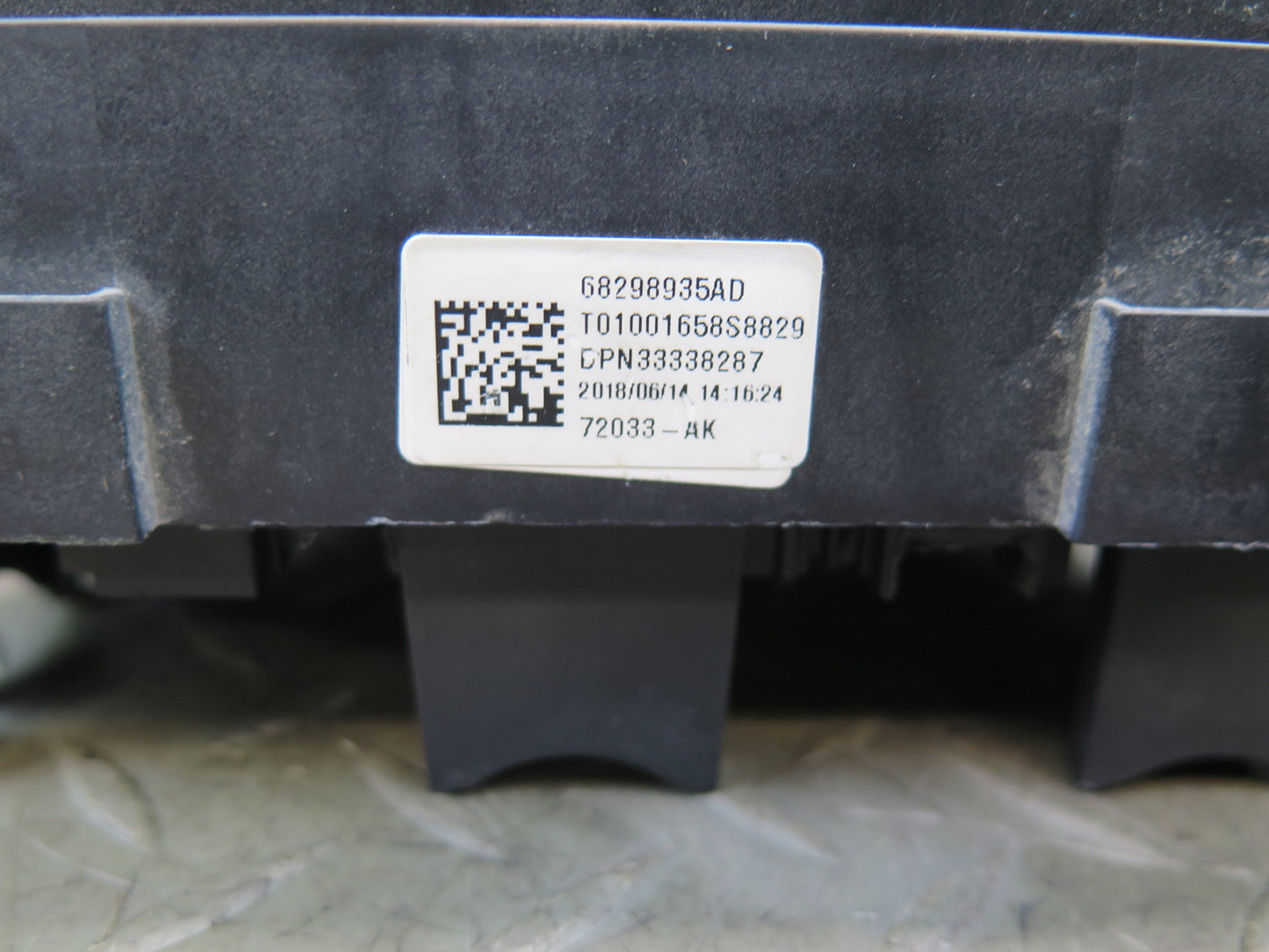 2018 Jeep Wrangler JL 3.6L Engine Bay Fuse Relay Box Module 68298935AD OEM