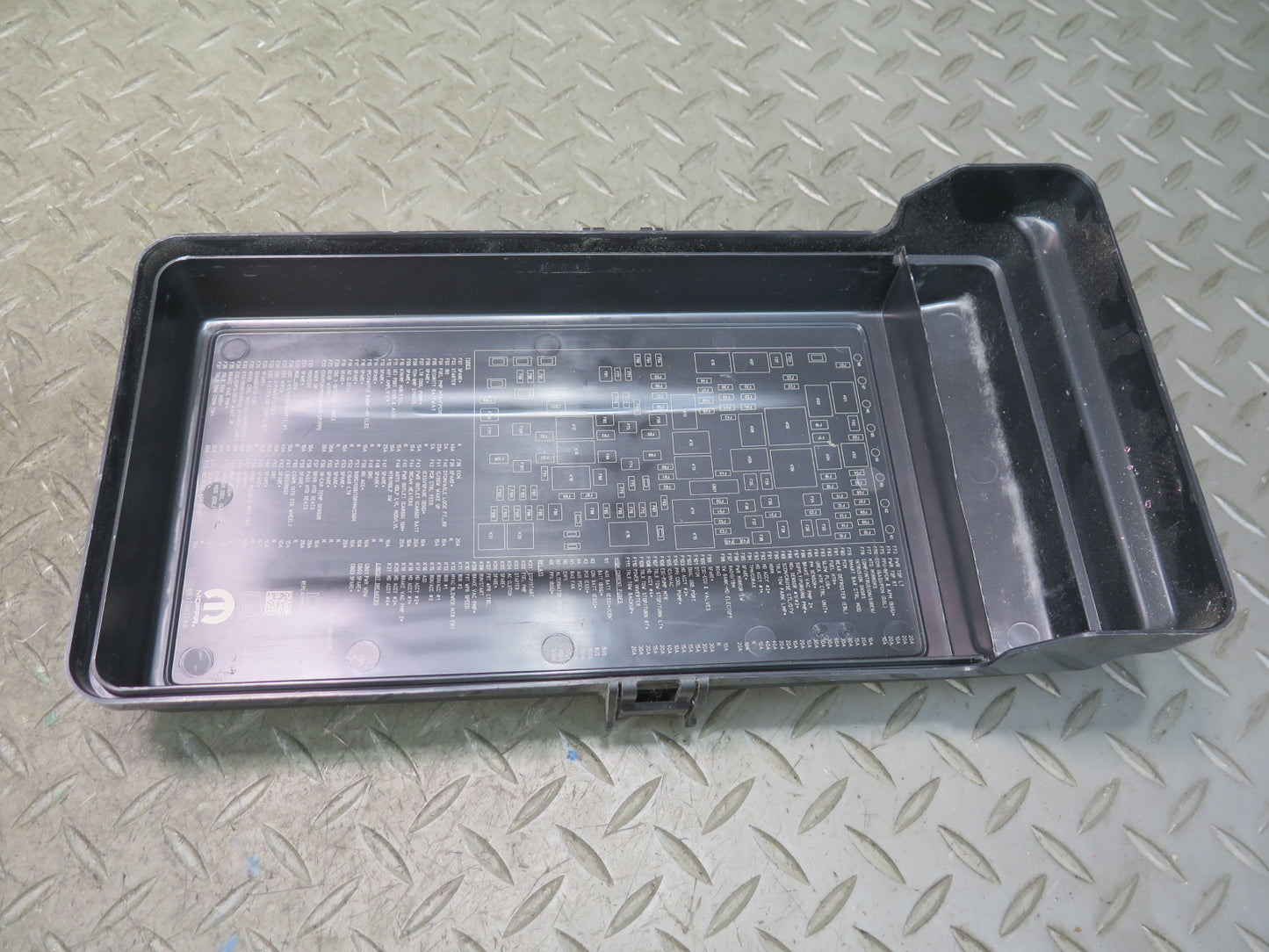 2018 Jeep Wrangler JL 3.6L Engine Bay Fuse Relay Box Module 68298935AD OEM