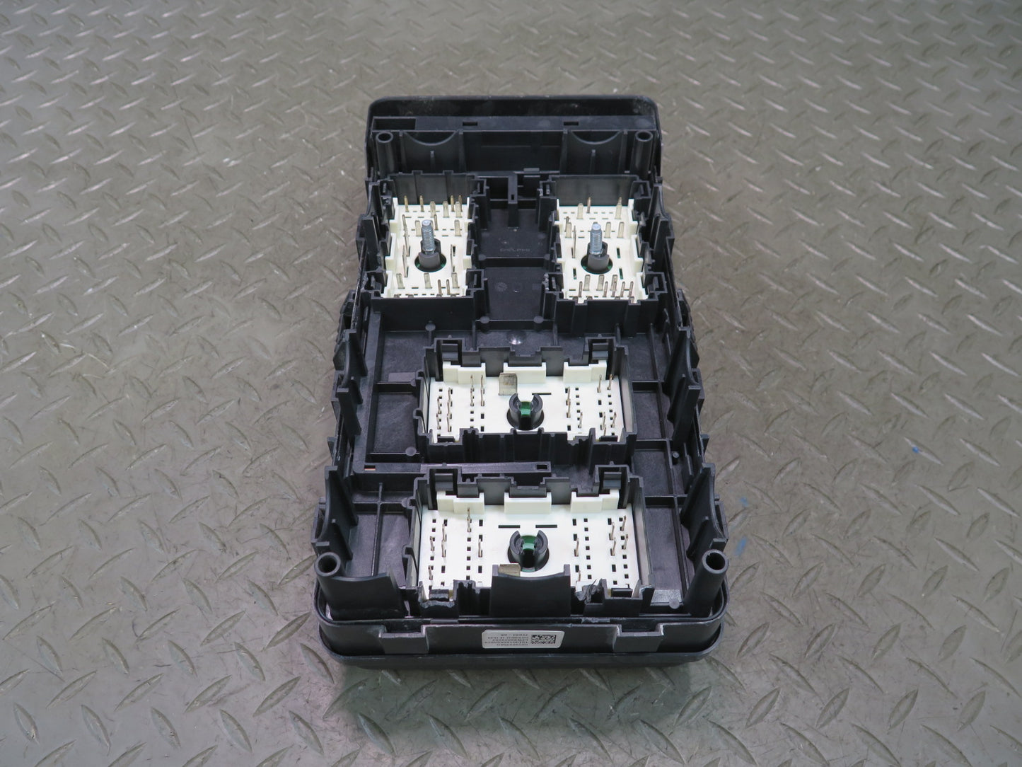 2018 Jeep Wrangler JL 3.6L Engine Bay Fuse Relay Box Module 68298935AD OEM
