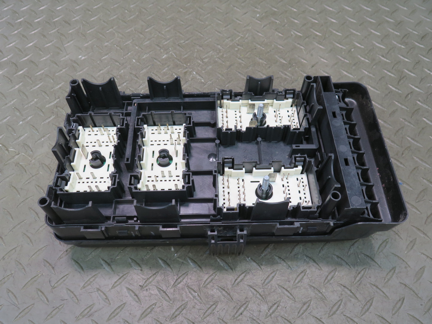 2018 Jeep Wrangler JL 3.6L Engine Bay Fuse Relay Box Module 68298935AD OEM