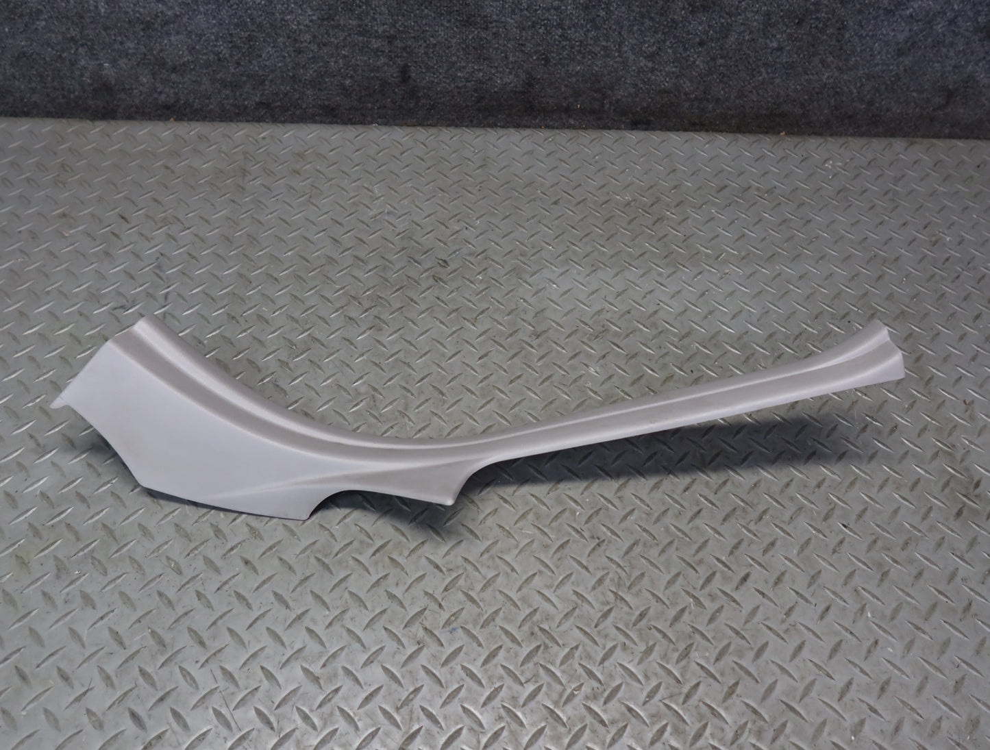 99-01 Toyota Crown JZS175 Rear Door Scuff Sill Plate Trim Set Gray OEM