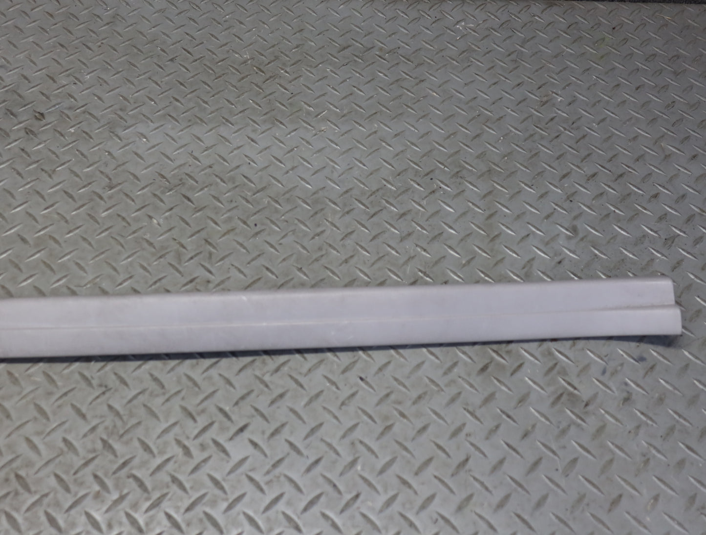 99-01 Toyota Crown JZS175 Front Door Scuff Sill Plate Trim Set Gray OEM