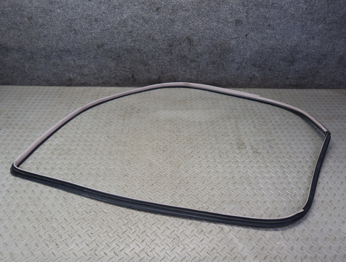 99-01 Toyota Crown JZS175 Front Left Door Weatherstrip Rubber Seal Gasket OEM
