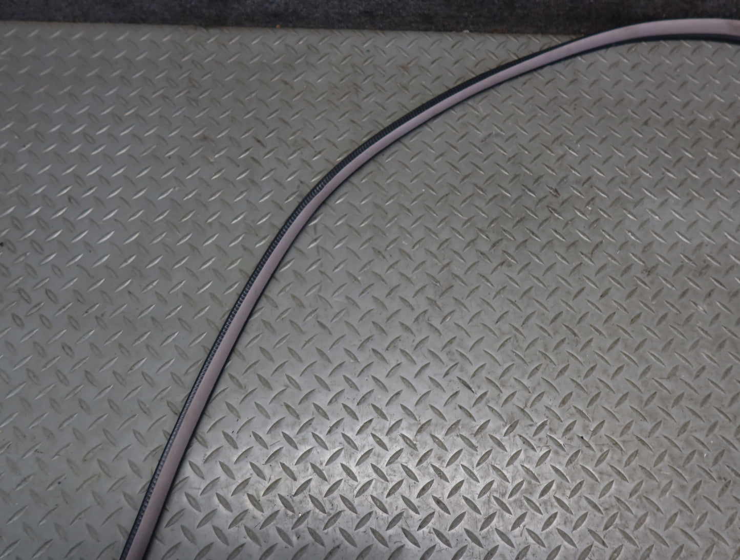 99-01 Toyota Crown JZS175 Front Left Door Weatherstrip Rubber Seal Gasket OEM