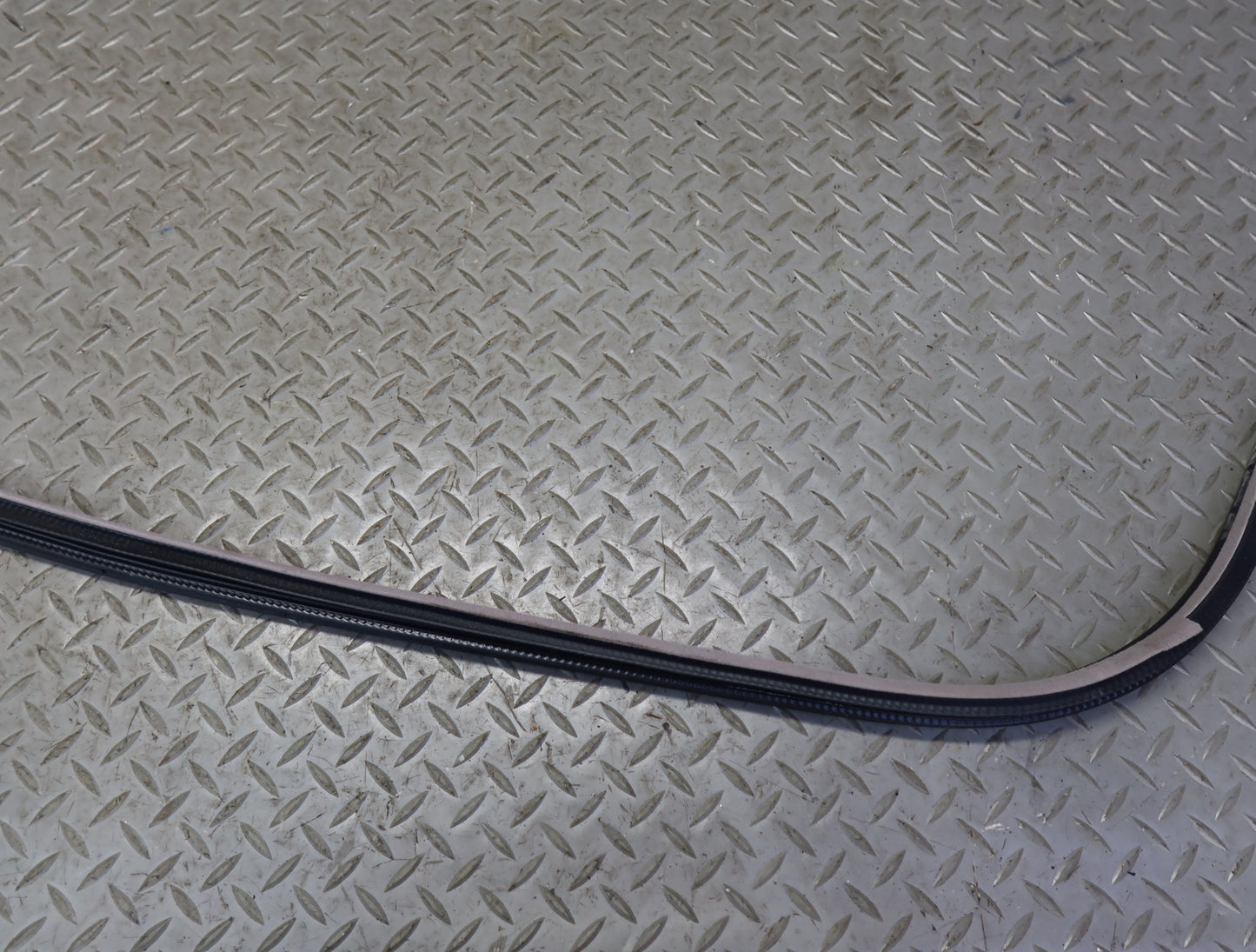 99-01 Toyota Crown JZS175 Front Left Door Weatherstrip Rubber Seal Gasket OEM