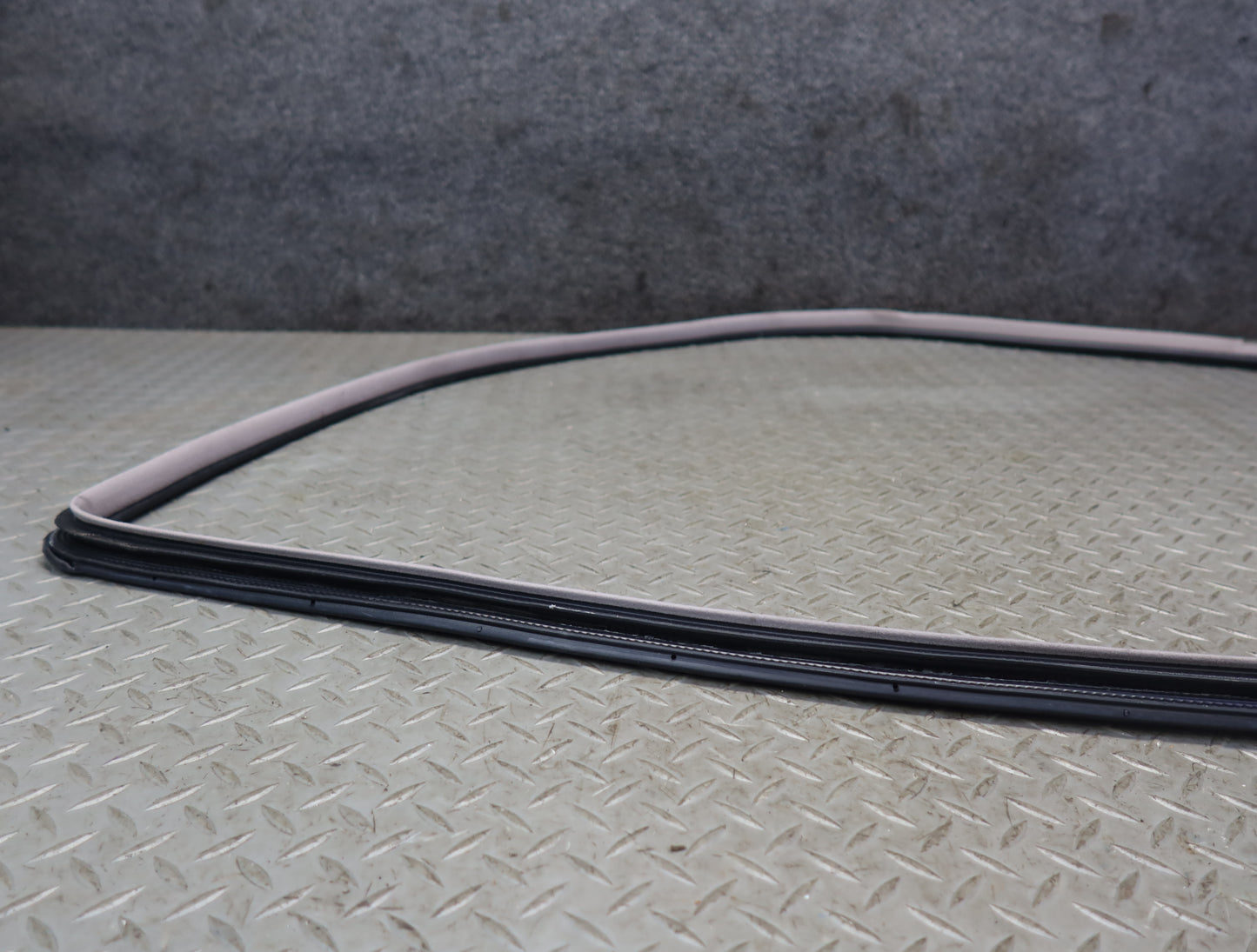 99-01 Toyota Crown JZS175 Front Left Door Weatherstrip Rubber Seal Gasket OEM