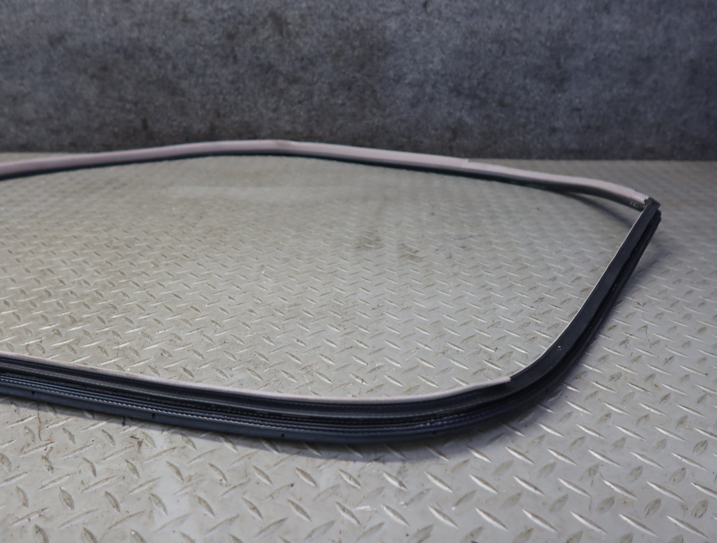 99-01 Toyota Crown JZS175 Front Left Door Weatherstrip Rubber Seal Gasket OEM