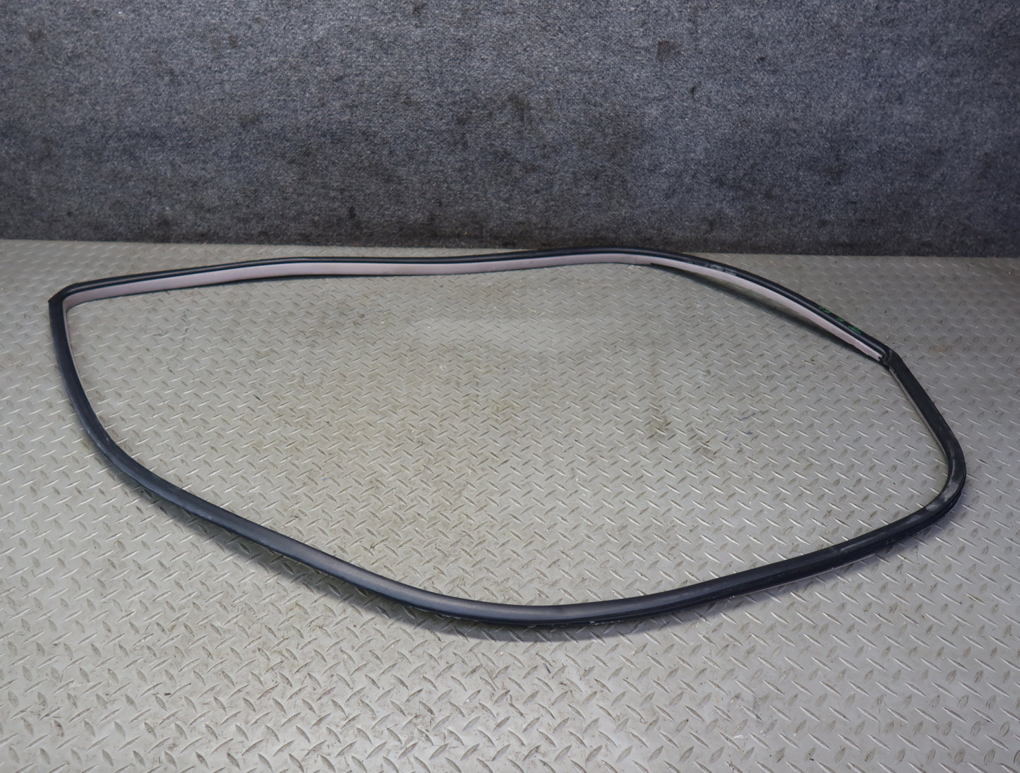 99-01 Toyota Crown JZS175 Front Left Door Weatherstrip Rubber Seal Gasket OEM