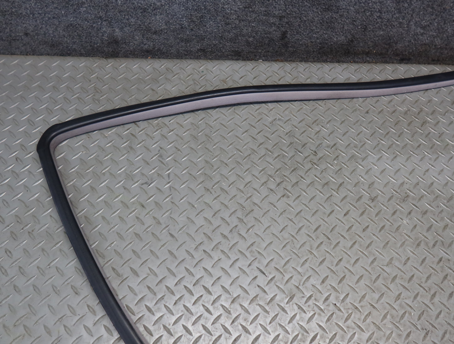 99-01 Toyota Crown JZS175 Front Left Door Weatherstrip Rubber Seal Gasket OEM