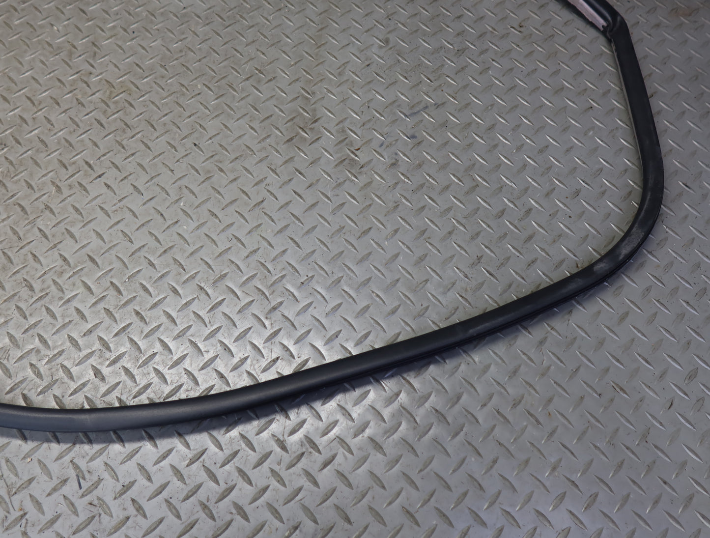 99-01 Toyota Crown JZS175 Front Left Door Weatherstrip Rubber Seal Gasket OEM