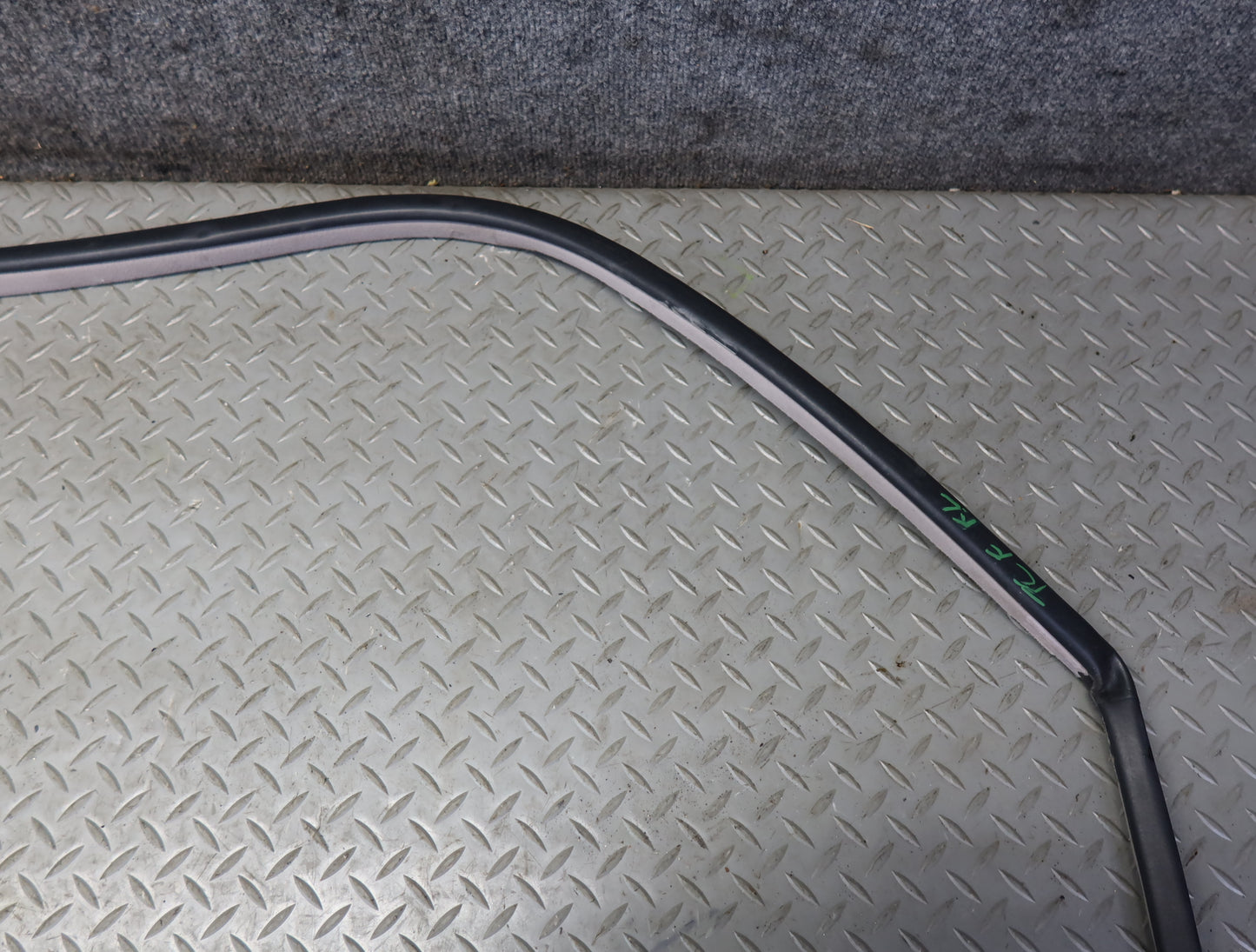 99-01 Toyota Crown JZS175 Front Left Door Weatherstrip Rubber Seal Gasket OEM