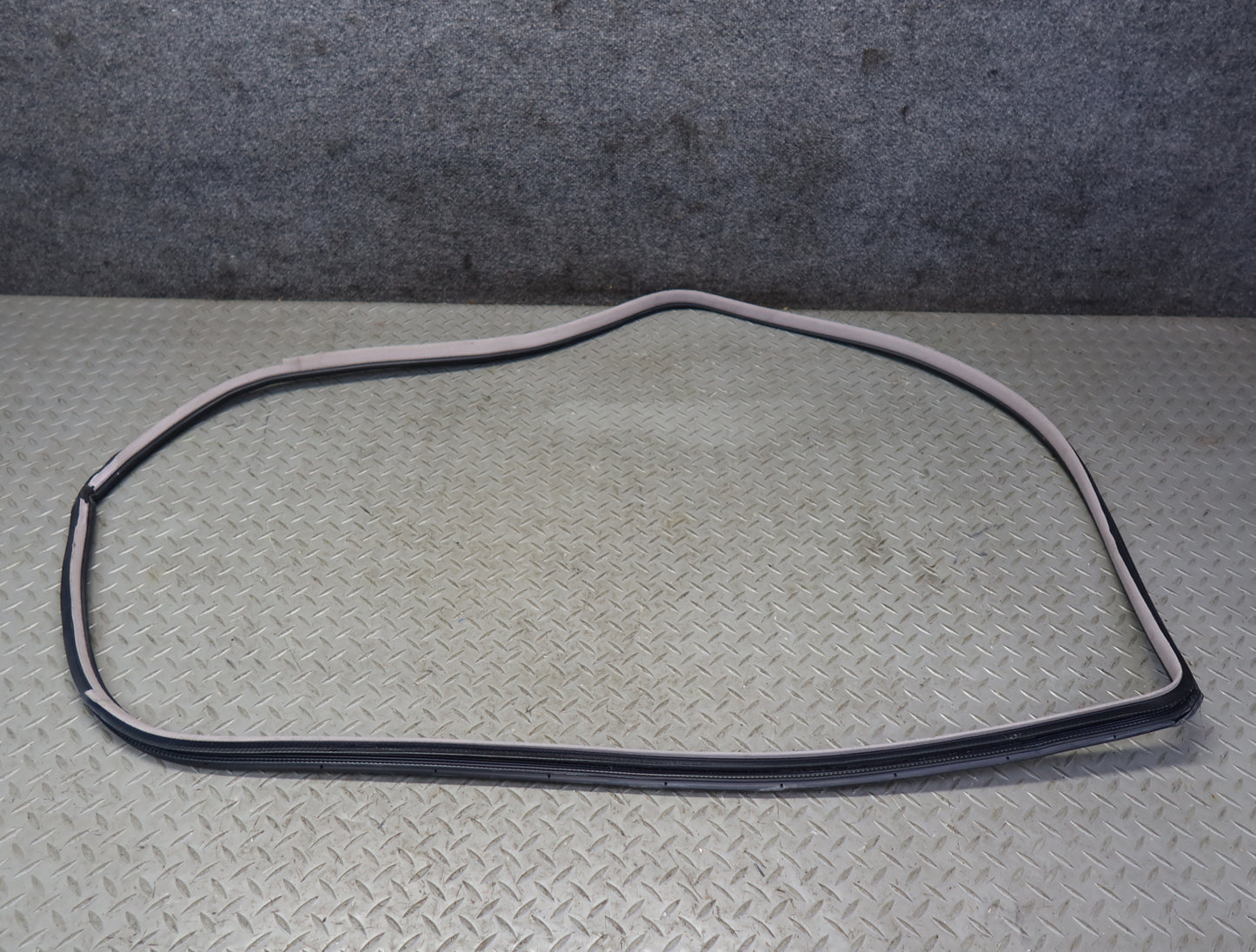 99-01 Toyota Crown JZS175 Rear Left Door Weatherstrip Rubber Seal Gasket OEM