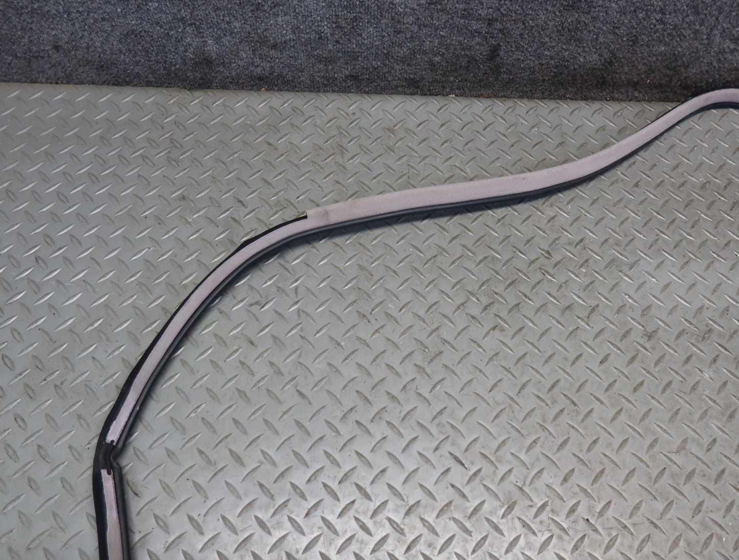 99-01 Toyota Crown JZS175 Rear Left Door Weatherstrip Rubber Seal Gasket OEM