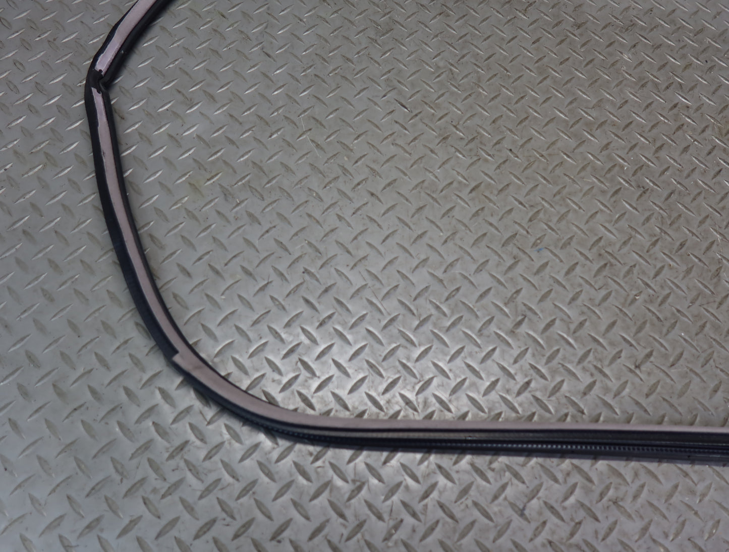 99-01 Toyota Crown JZS175 Rear Left Door Weatherstrip Rubber Seal Gasket OEM