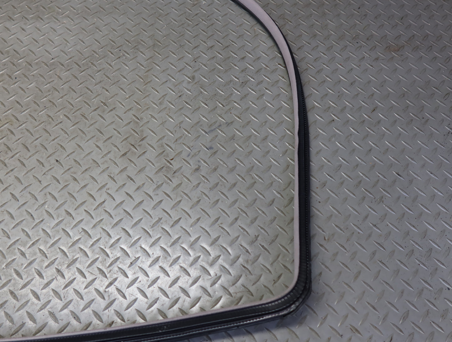 99-01 Toyota Crown JZS175 Rear Left Door Weatherstrip Rubber Seal Gasket OEM
