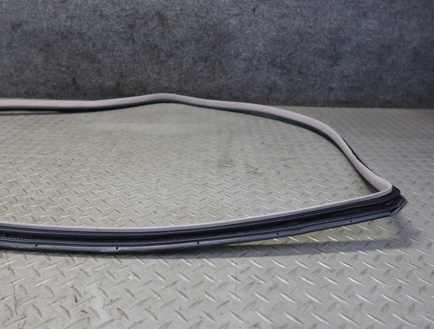 99-01 Toyota Crown JZS175 Rear Left Door Weatherstrip Rubber Seal Gasket OEM