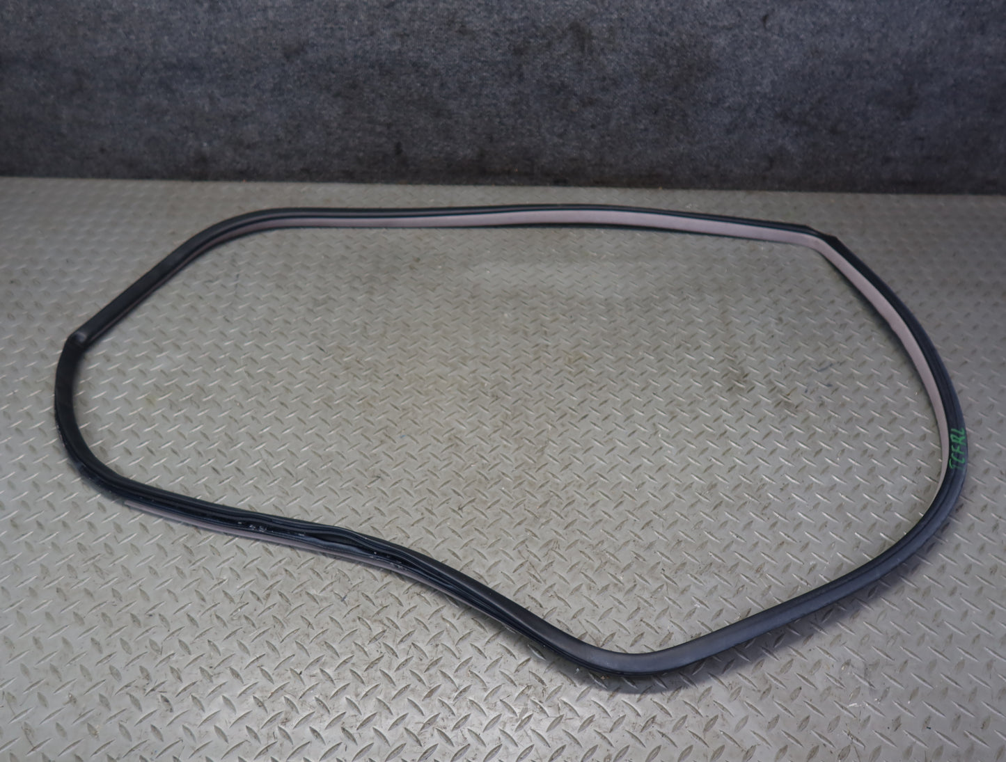 99-01 Toyota Crown JZS175 Rear Left Door Weatherstrip Rubber Seal Gasket OEM