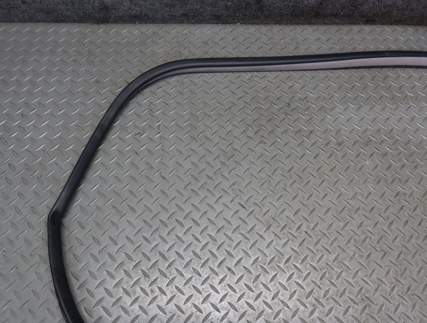 99-01 Toyota Crown JZS175 Rear Left Door Weatherstrip Rubber Seal Gasket OEM