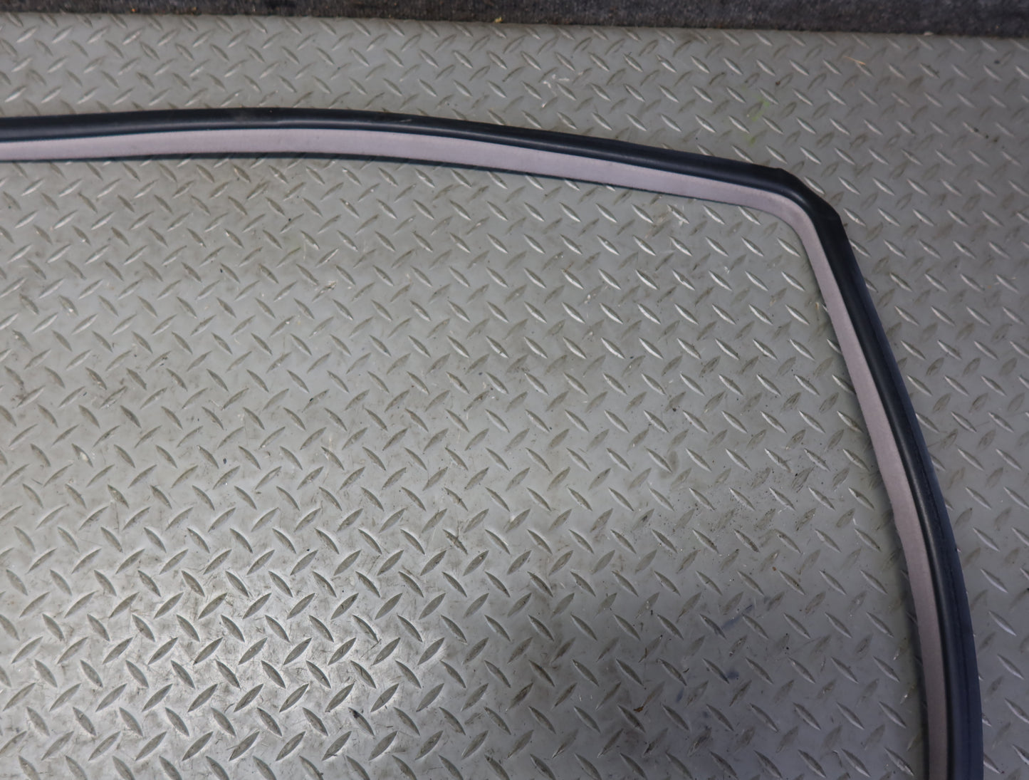 99-01 Toyota Crown JZS175 Rear Left Door Weatherstrip Rubber Seal Gasket OEM
