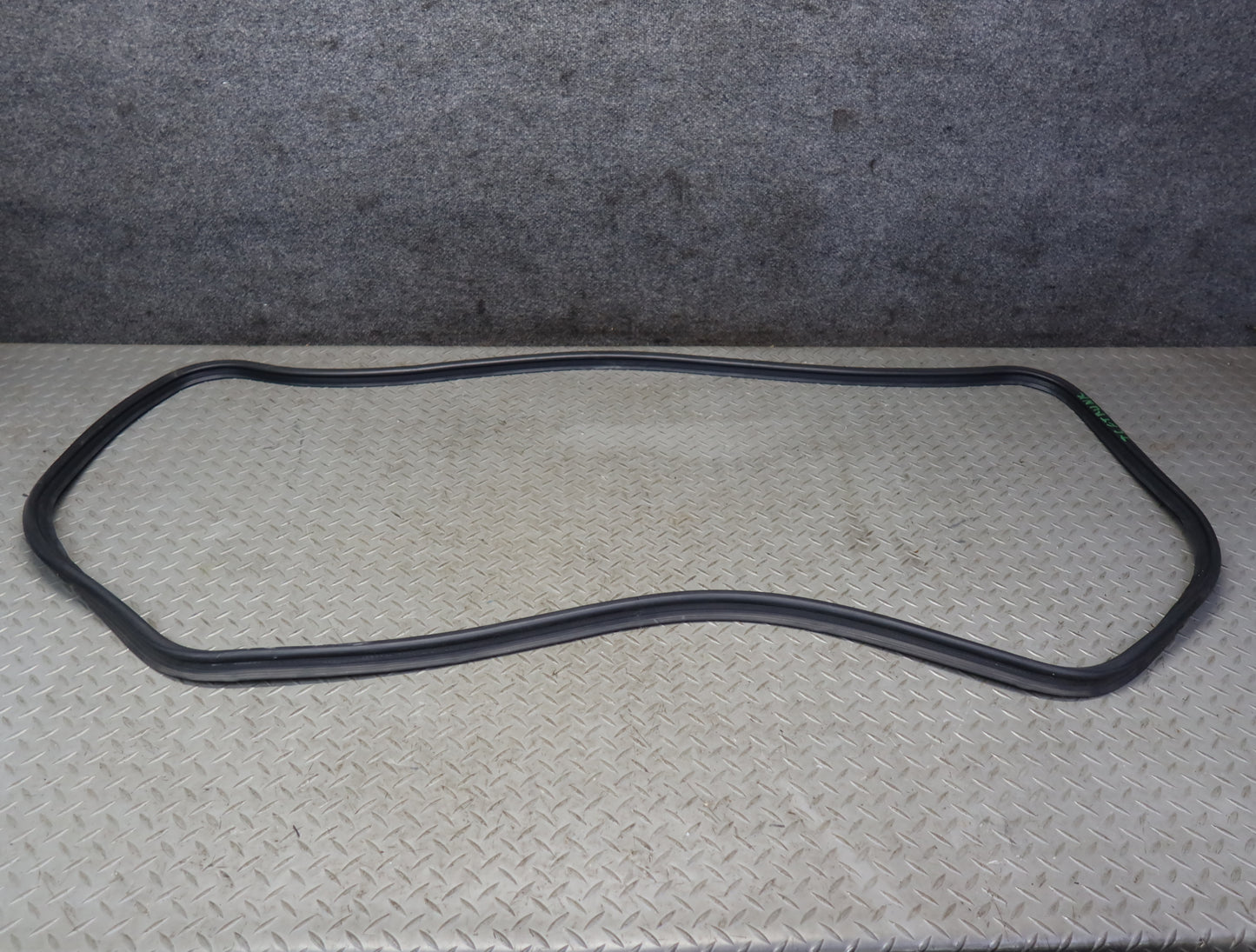 99-01 Toyota Crown JZS175 Rear Trunk Lid Weatherstrip Rubber Seal OEM