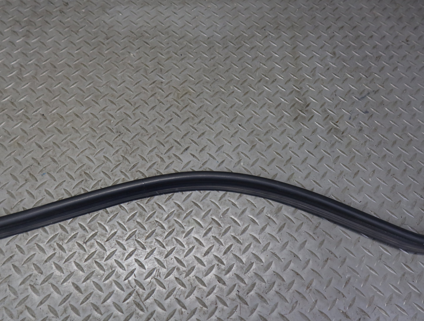99-01 Toyota Crown JZS175 Rear Trunk Lid Weatherstrip Rubber Seal OEM