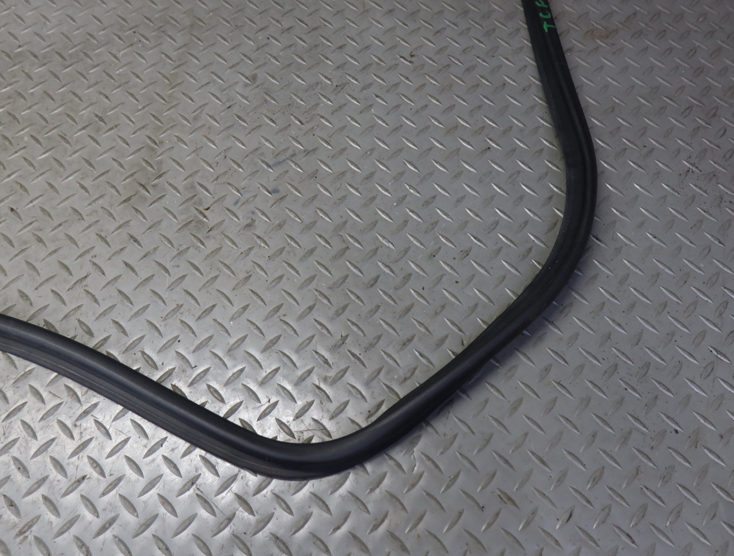 99-01 Toyota Crown JZS175 Rear Trunk Lid Weatherstrip Rubber Seal OEM