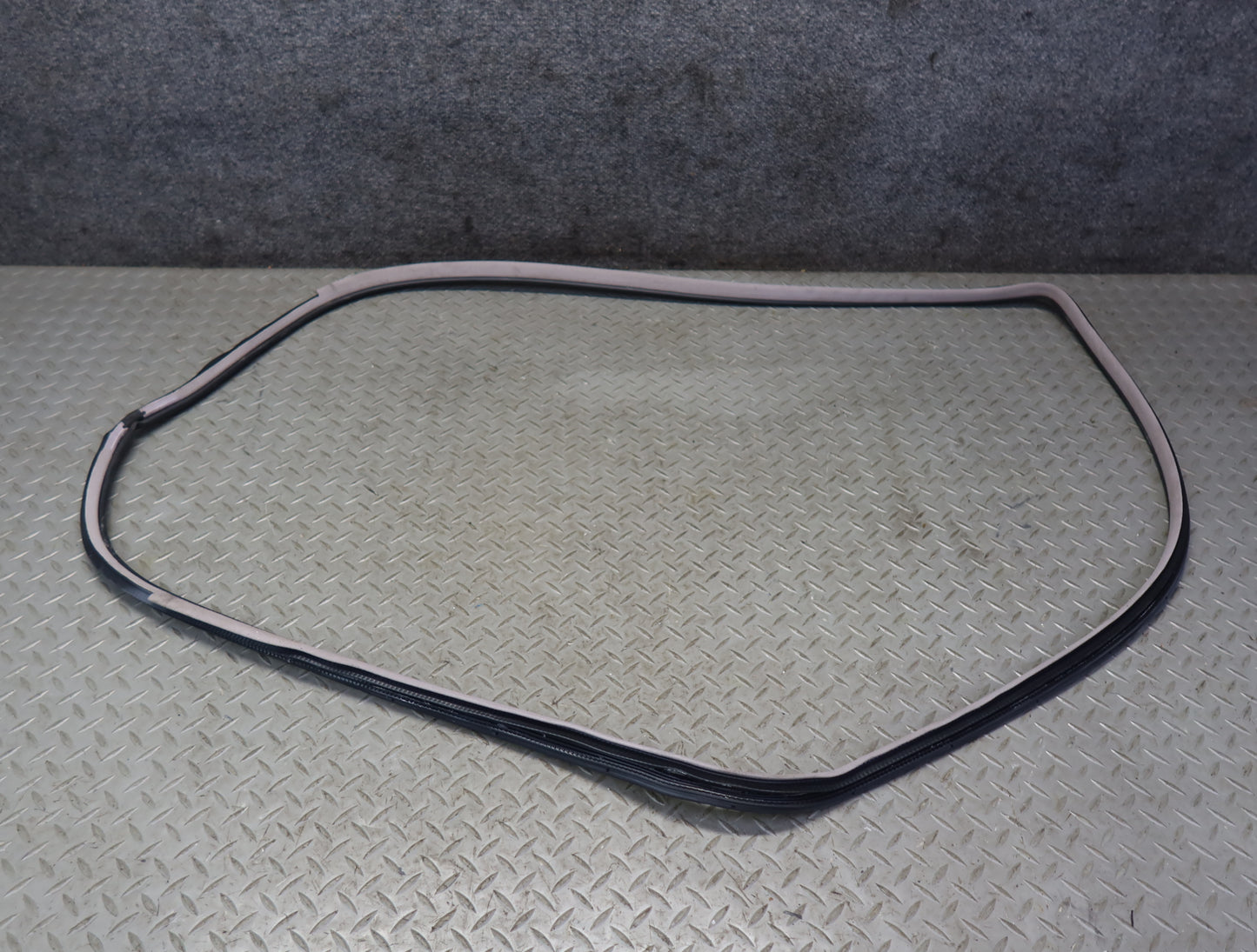 99-01 Toyota Crown JZS175 Rear Right Door Weatherstrip Rubber Seal Gasket OEM