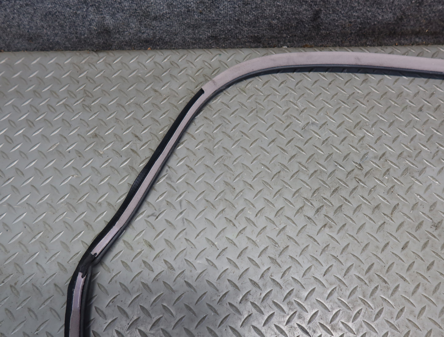 99-01 Toyota Crown JZS175 Rear Right Door Weatherstrip Rubber Seal Gasket OEM