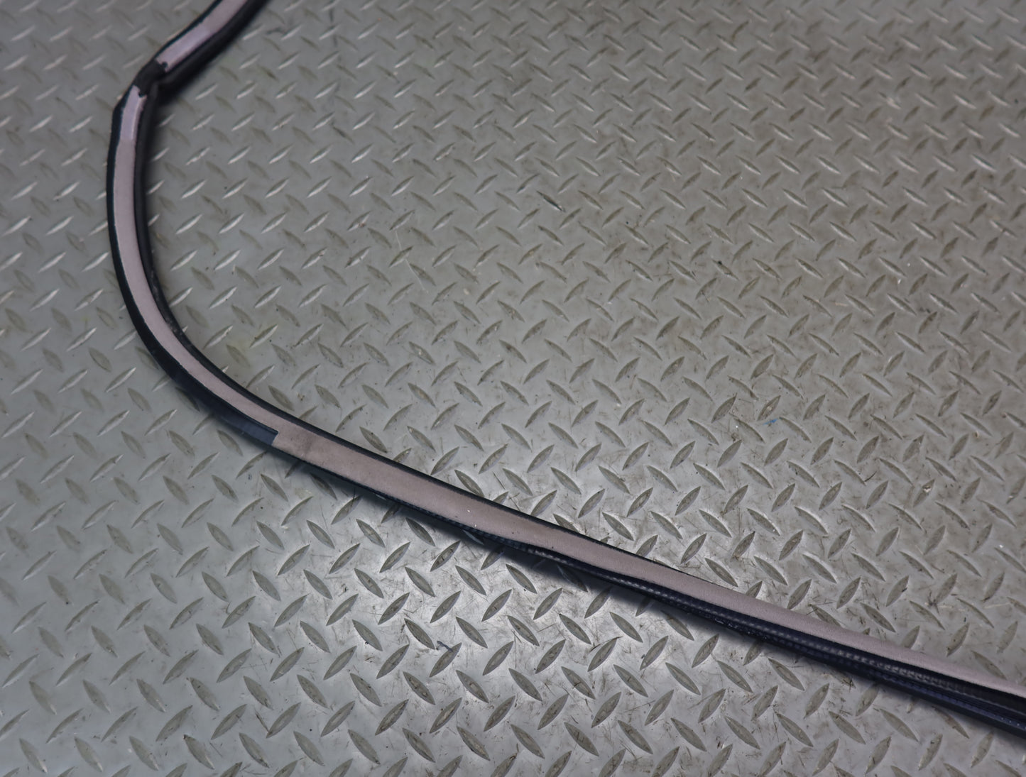 99-01 Toyota Crown JZS175 Rear Right Door Weatherstrip Rubber Seal Gasket OEM