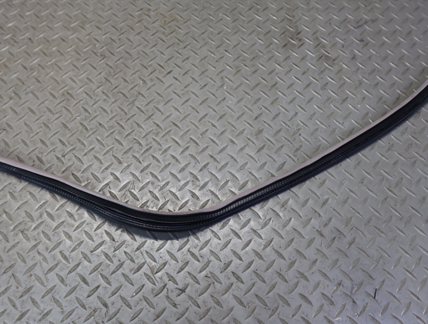 99-01 Toyota Crown JZS175 Rear Right Door Weatherstrip Rubber Seal Gasket OEM