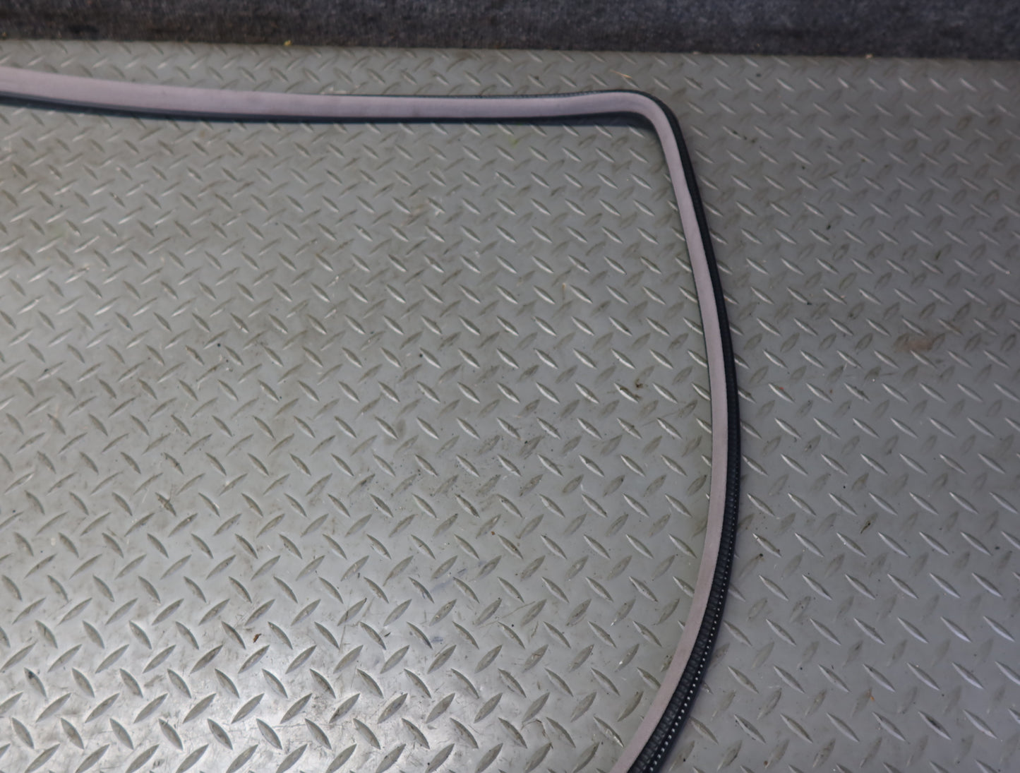 99-01 Toyota Crown JZS175 Rear Right Door Weatherstrip Rubber Seal Gasket OEM