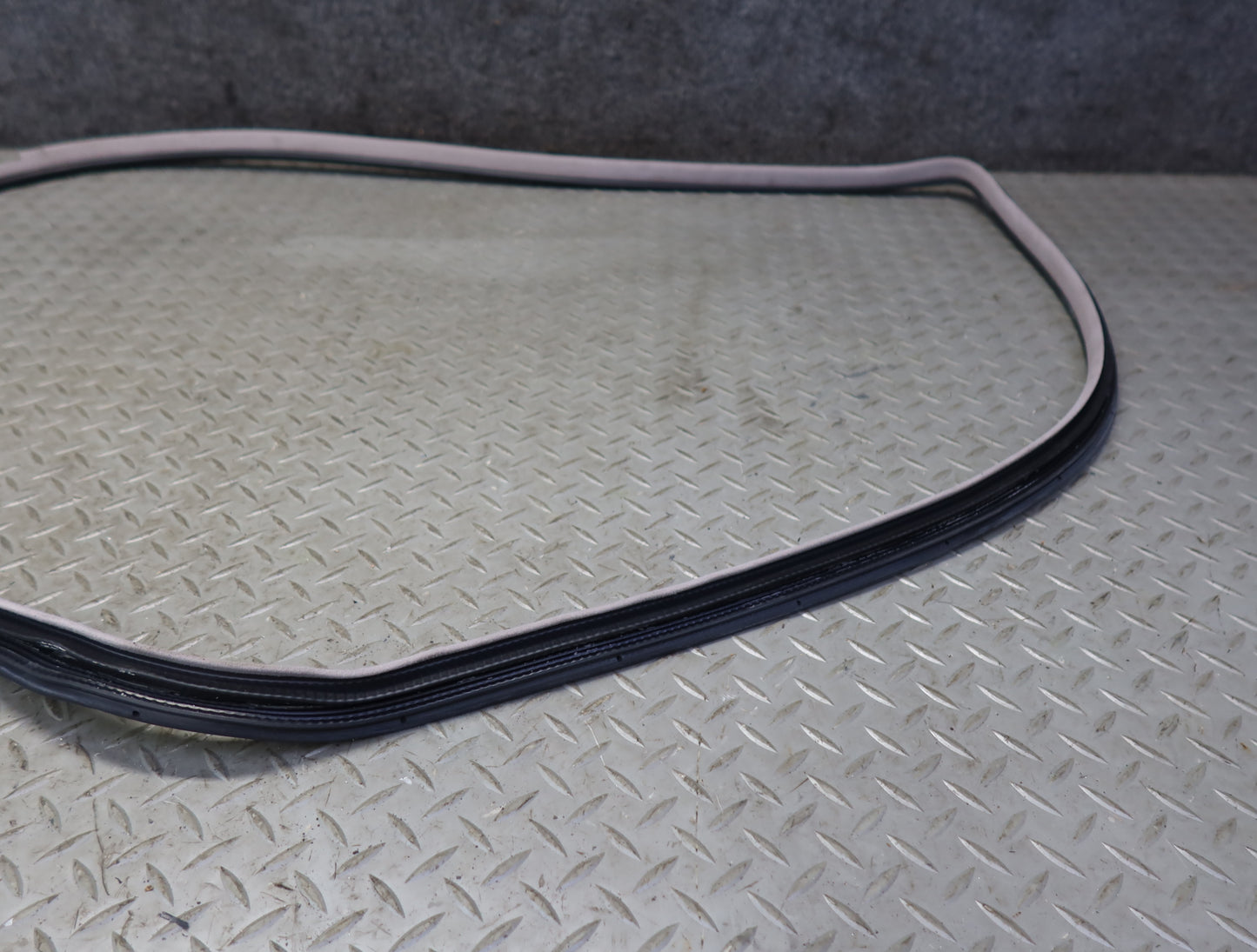 99-01 Toyota Crown JZS175 Rear Right Door Weatherstrip Rubber Seal Gasket OEM