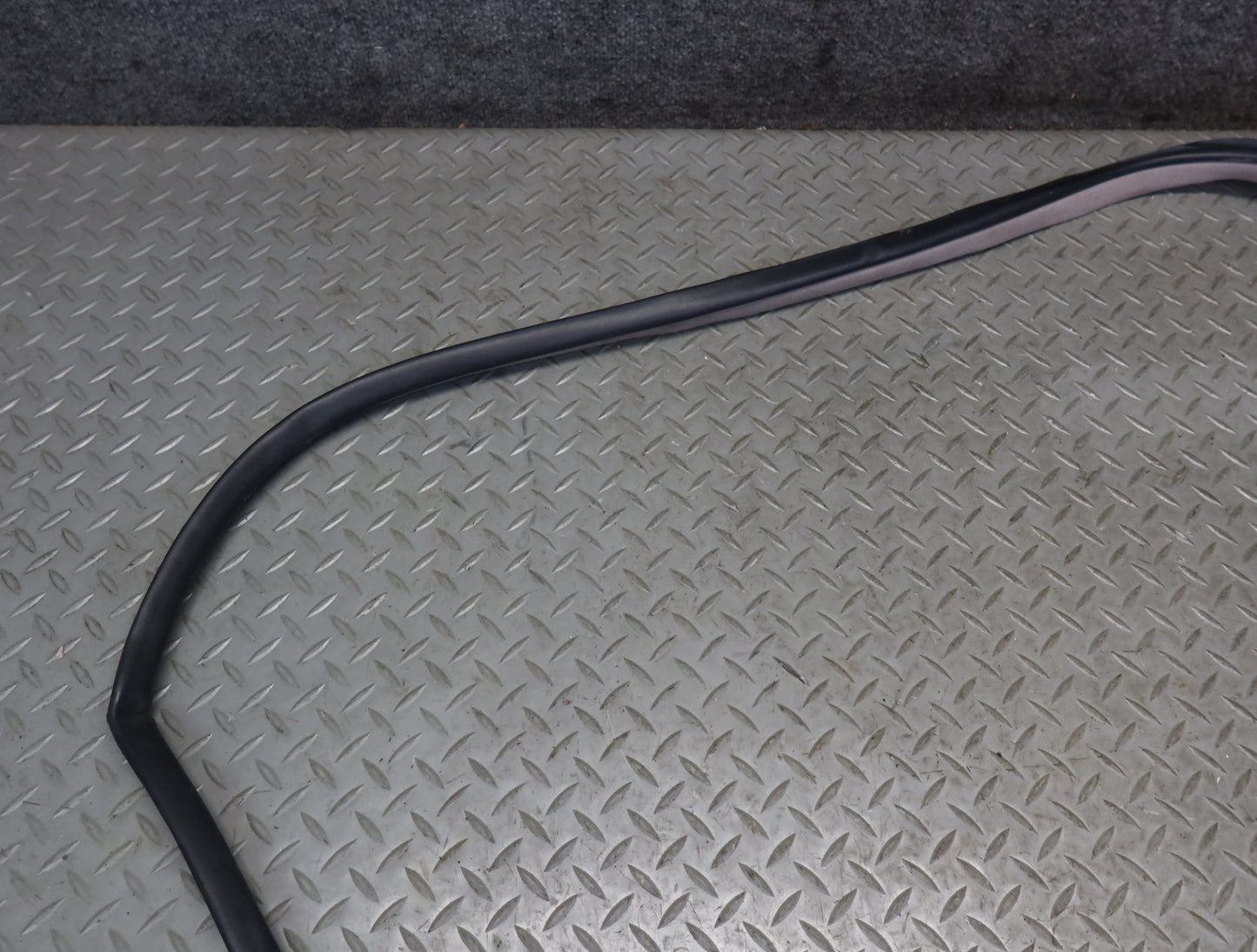 99-01 Toyota Crown JZS175 Rear Right Door Weatherstrip Rubber Seal Gasket OEM