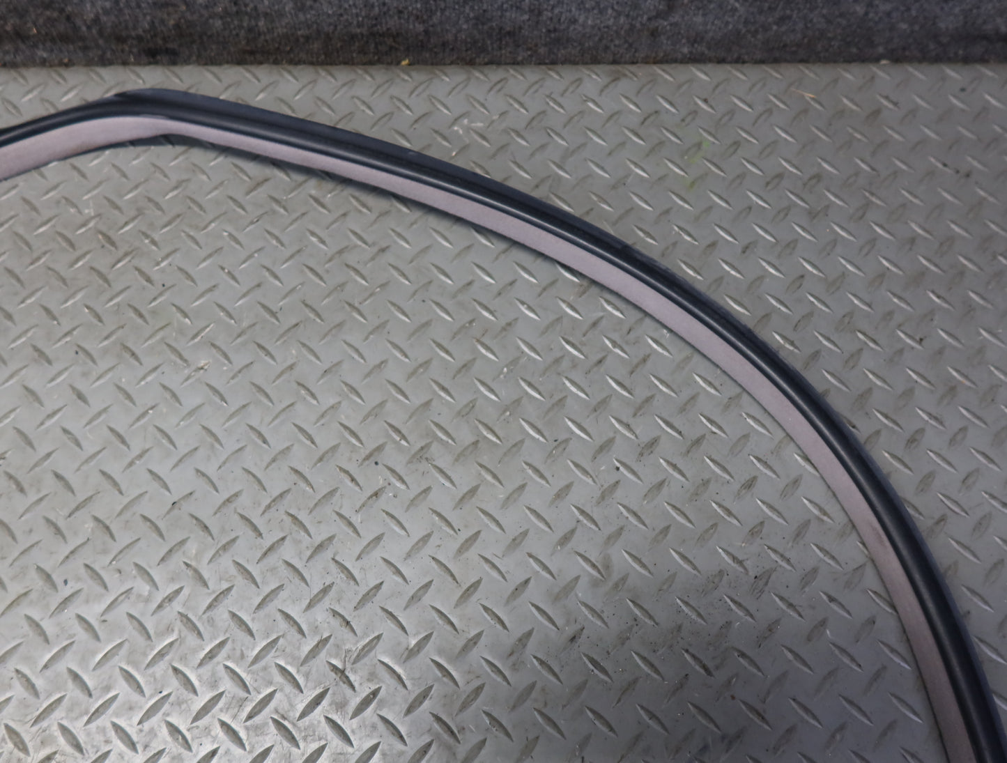 99-01 Toyota Crown JZS175 Rear Right Door Weatherstrip Rubber Seal Gasket OEM